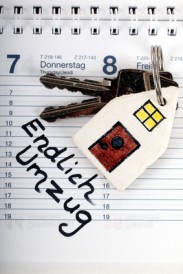 Schlüsselanhänger Haus: Endlich Umzug Kalend.